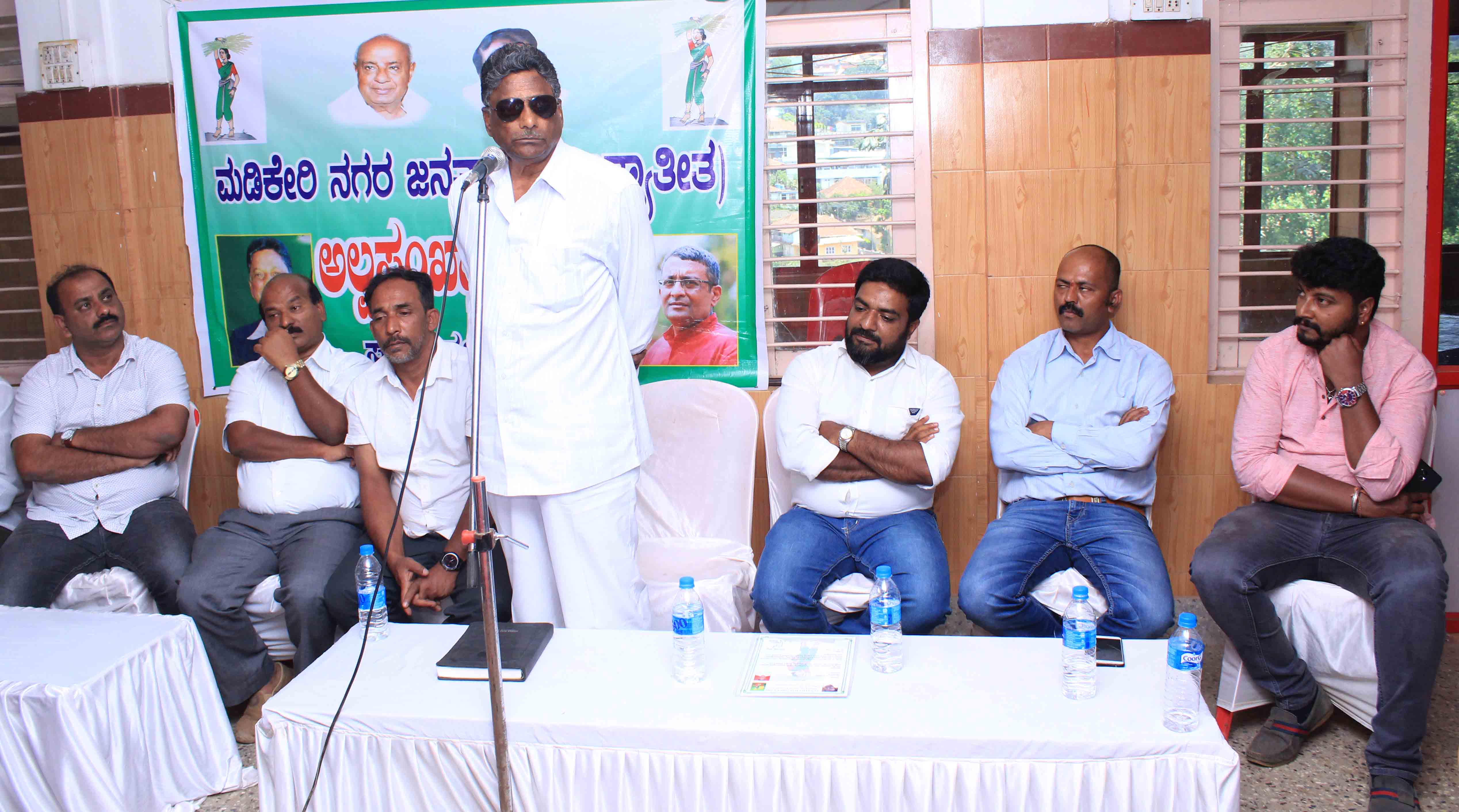 ಕಾಂಗ್ರೆಸ್, ಬಿಜೆಪಿ ಬಿಡಿ, ಜೆಡಿಎಸ್‍ಗೆ ಮತ ನೀಡಿ: ಅಲ್ಪಸಂಖ್ಯಾತರಿಗೆ ಮಾಜಿ ಸಚಿವ ಬಿ.ಎ.ಜೀವಿಜಯ ಕರೆ